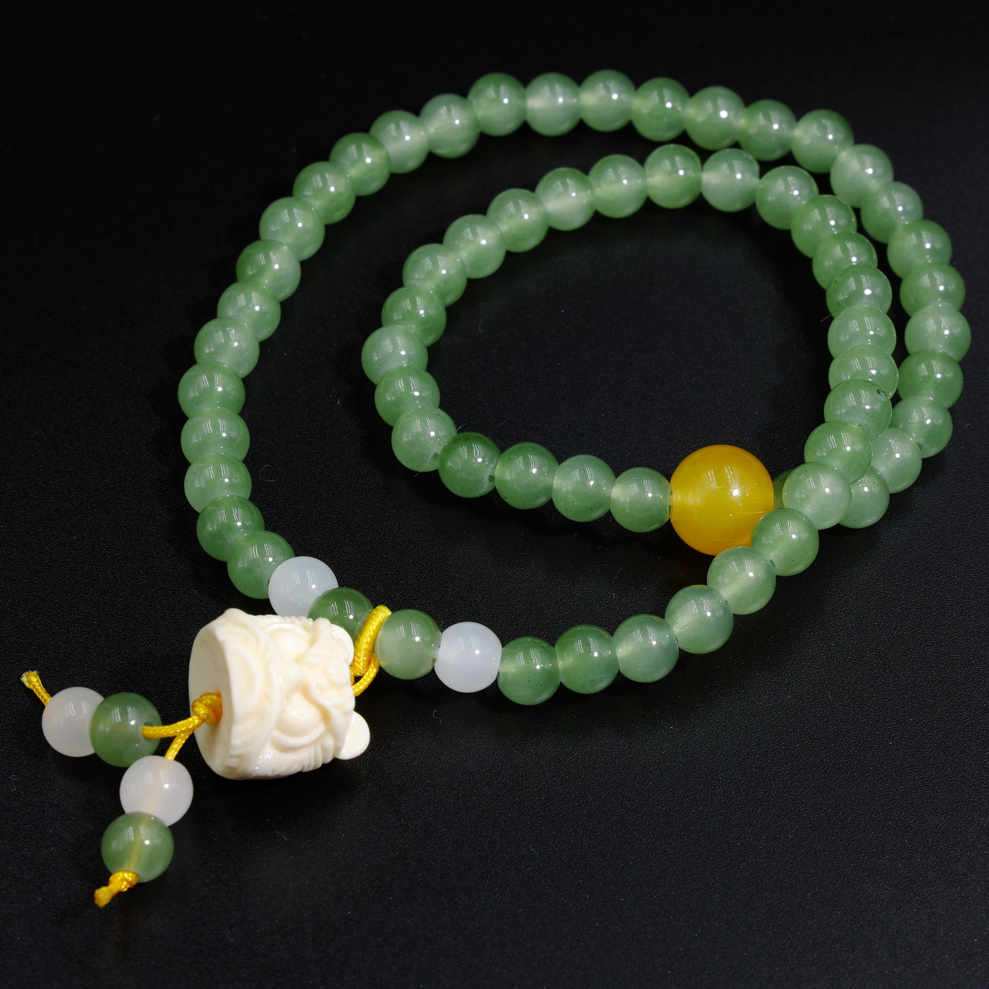 White_Lion_s_Wisdom_Luck_Bodhi_Jade_Double loop bracelet close up